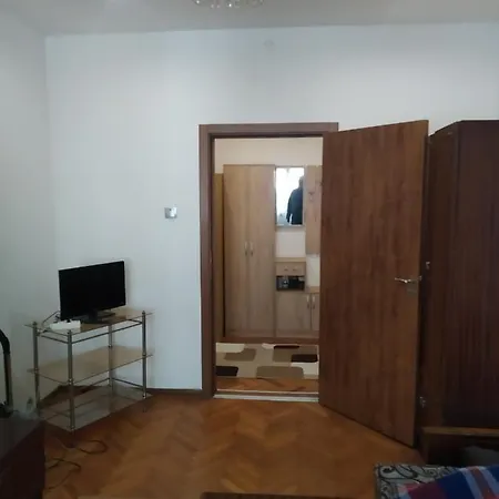 27 Юли 10 Бюджет Apartament