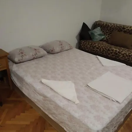27 Юли 10 Бюджет Apartament