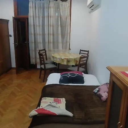 27 Юли 10 Бюджет Apartament *